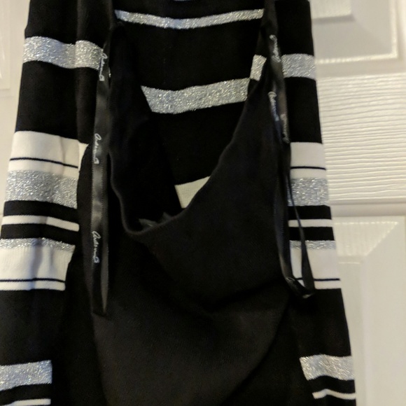 Arden B Black/ white top - Like New! - Picture 4 of 5